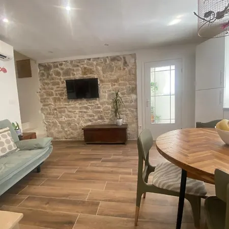 Apartman Oleandar Kastela Exterior photo