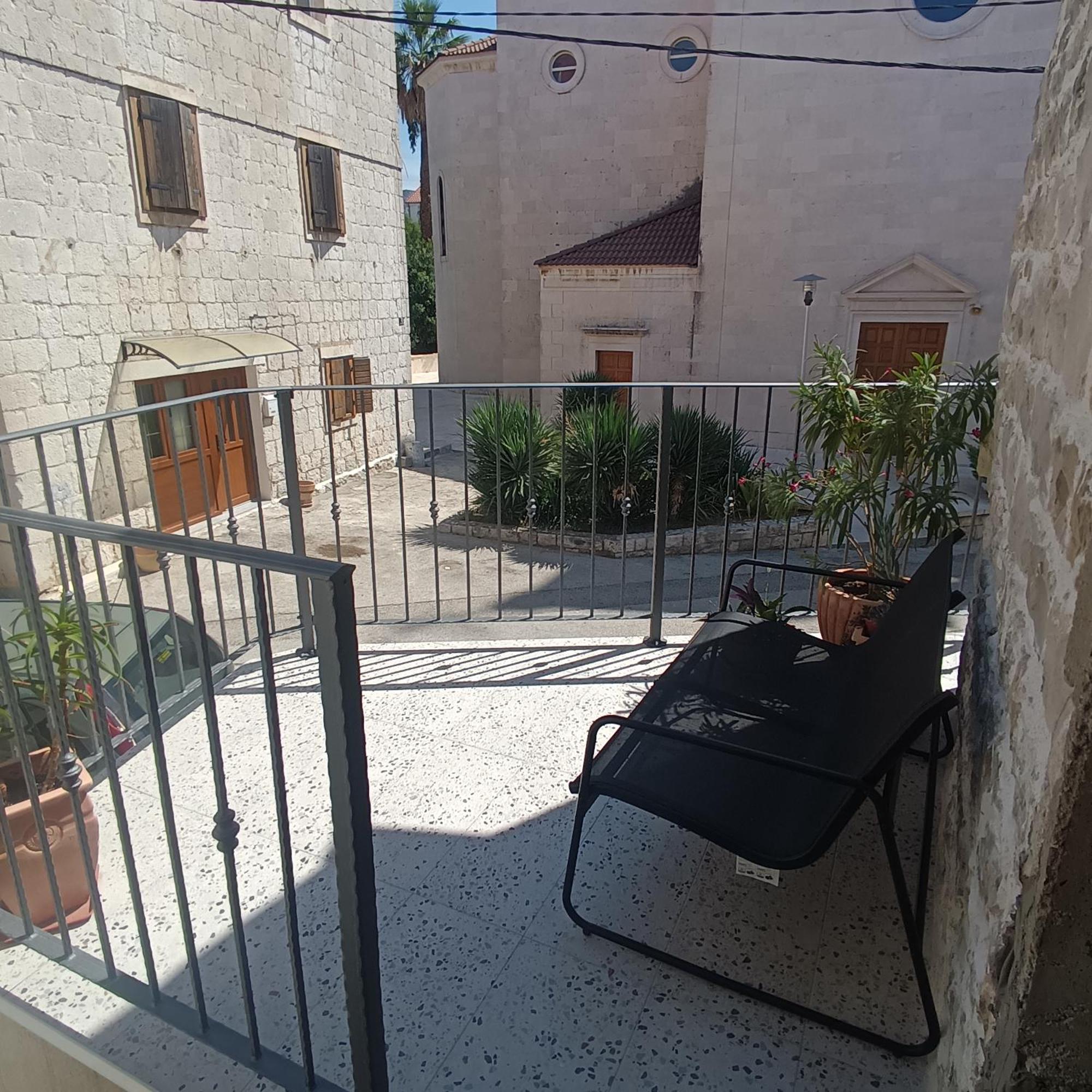 Apartment Oleandar Kastela
